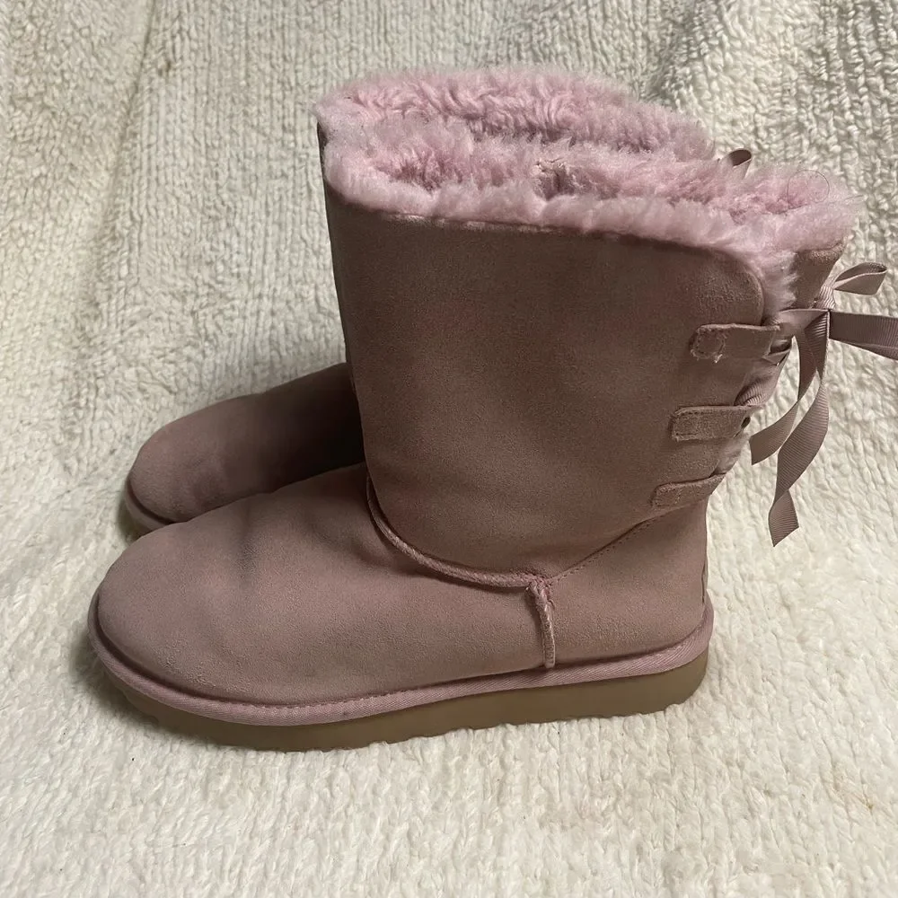 UGG Continuity leather suede light Pink short Boots gros grain ribbon accentSZ11